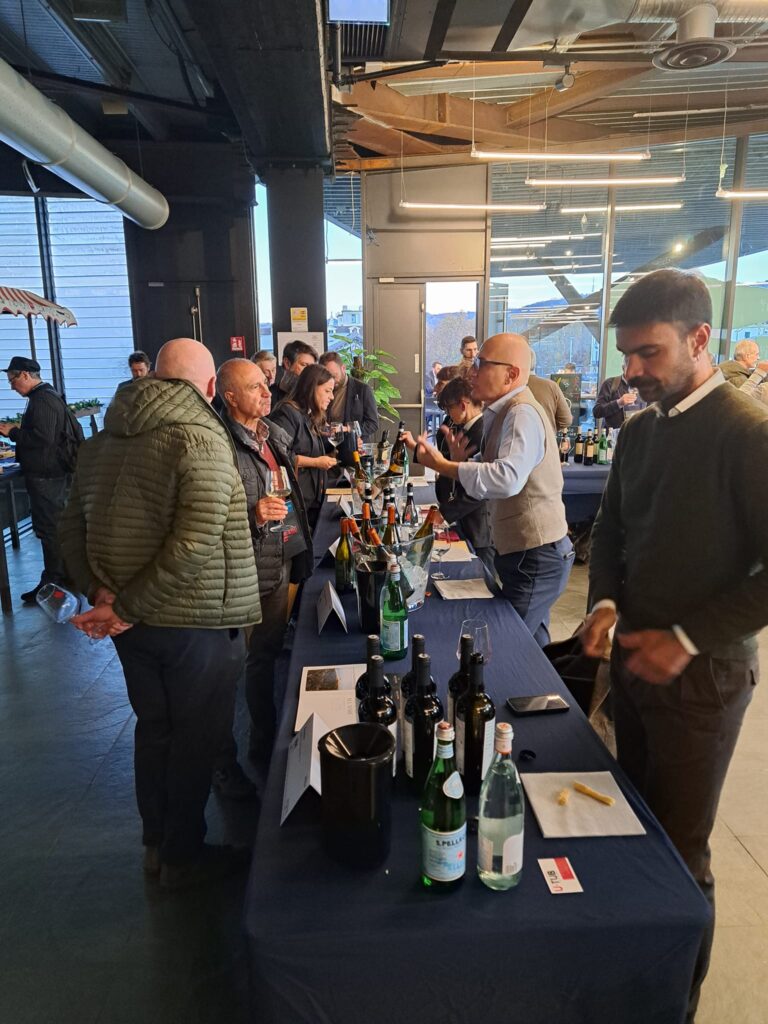 La degustazione dei vini premiati dalla guida Berebene 2024 del Gambero Rosso al Mercato Centrale di Torino 20 Berebene 2024 Gambero Rosso Torino