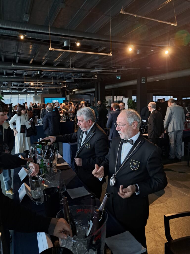 La degustazione dei vini premiati dalla guida Berebene 2024 del Gambero Rosso al Mercato Centrale di Torino 17 Berebene 2024 Gambero Rosso Torino