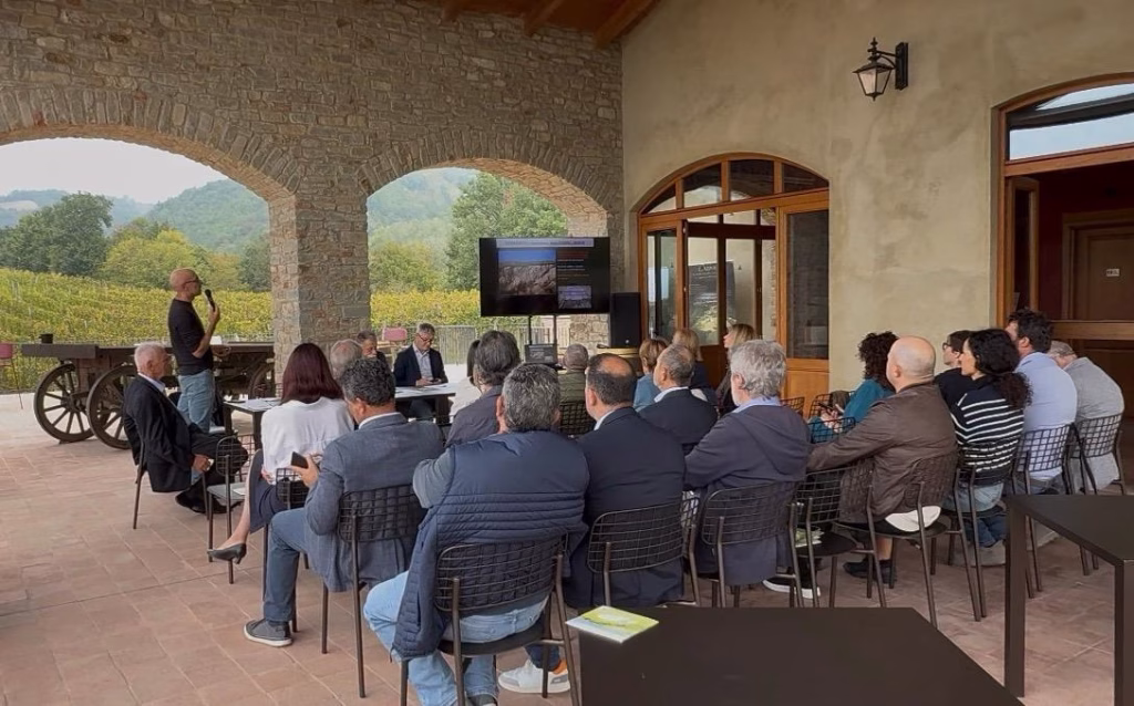 Colombo ha ospitato "Val Bormida: il futuro è già qui", tra vino, territorio e cambiamento climatico, 2 ottobre 2026 1 Colombo ha ospitato "Val Bormida: il futuro è già qui", tra vino, territorio e cambiamento climatico, 2 ottobre 2026