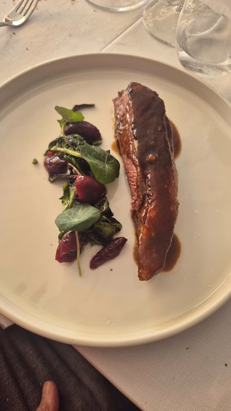 Vinea Relais e Cucina Decanto: a Dogliani la nuova sintesi tra ospitalità e la visione gastronomica di Vincenzo Mignuolo 1 Vinea Relais e Cucina Decanto: a Dogliani la nuova sintesi tra ospitalità e la visione gastronomica di Vincenzo Mignuolo