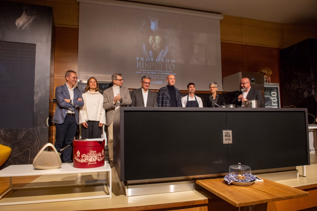 Tartufo Reale 2025: Reale Mutua e la Fiera Internazionale del Tartufo Bianco d’Alba riconoscono l’impegno dei trifolao 1 Tartufo Reale - Reale Mutua e la Fiera Internazionale del Tartufo Bianco d’Alba