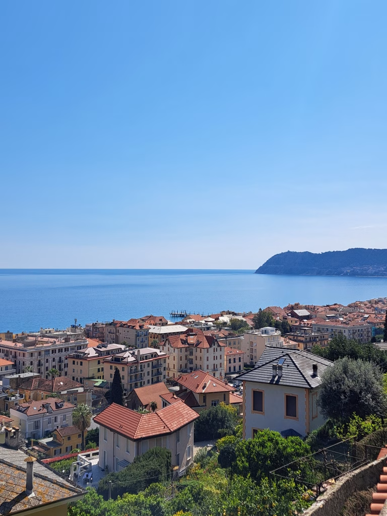 Il fascino dei Giardini di Villa della Pergola: Glicini, Storia e Paesaggio ad Alassio