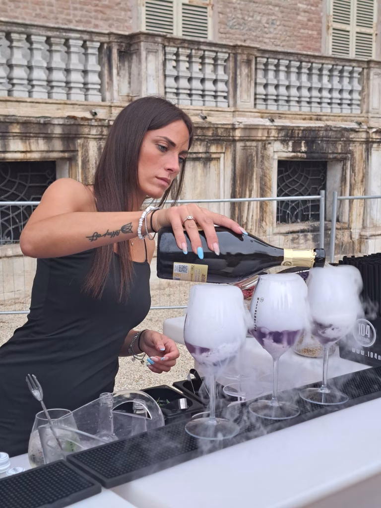 Musica, danza e acrobazie: Antica Distilleria Quaglia accompagna la rassegna firmata blucinQue 8 Musica, danza e acrobazie: Antica Distilleria Quaglia accompagna la rassegna firmata blucinQue