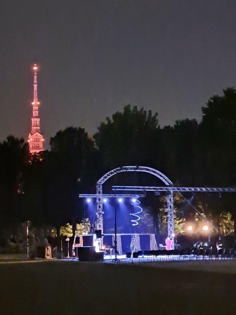 Musica, danza e acrobazie: Antica Distilleria Quaglia accompagna la rassegna firmata blucinQue 19 Musica, danza e acrobazie: Antica Distilleria Quaglia accompagna la rassegna firmata blucinQue