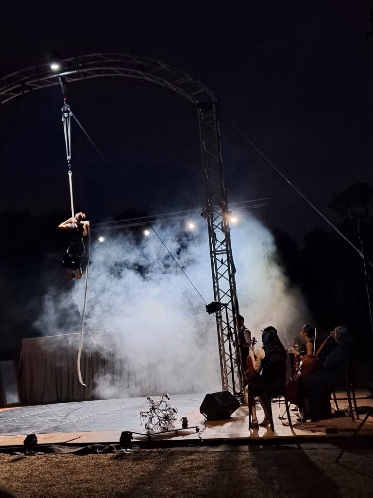 Musica, danza e acrobazie: Antica Distilleria Quaglia accompagna la rassegna firmata blucinQue 13 Musica, danza e acrobazie: Antica Distilleria Quaglia accompagna la rassegna firmata blucinQue