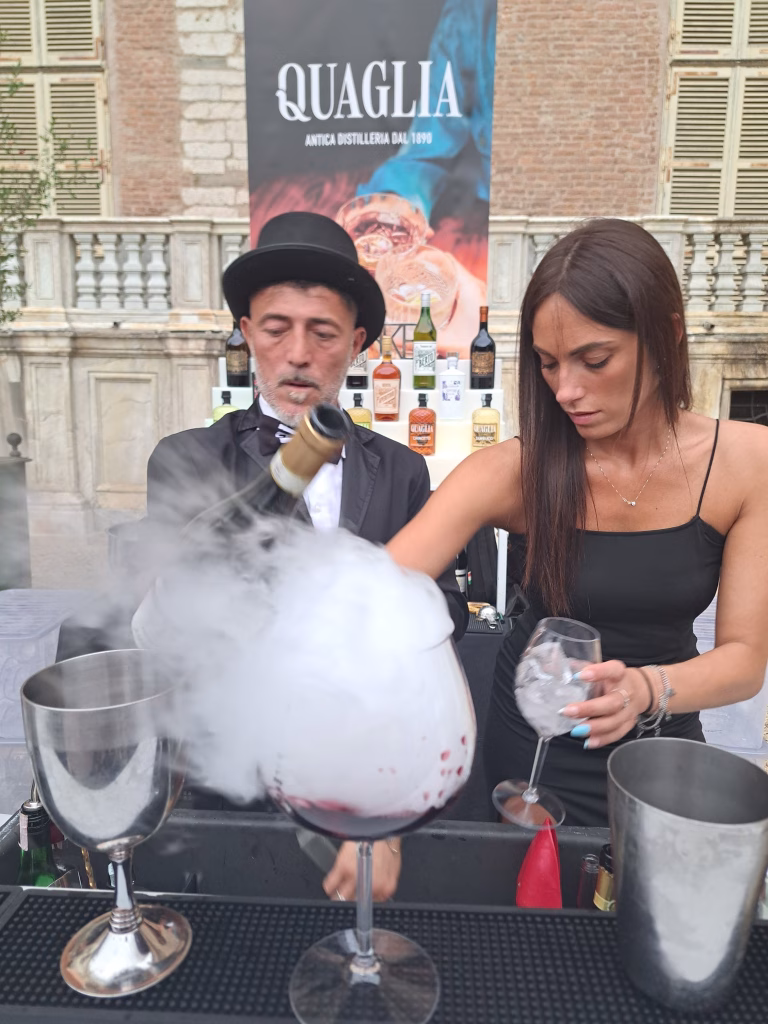 Musica, danza e acrobazie: Antica Distilleria Quaglia accompagna la rassegna firmata blucinQue 9 Musica, danza e acrobazie: Antica Distilleria Quaglia accompagna la rassegna firmata blucinQue