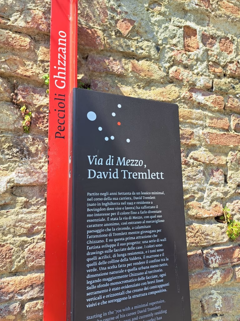 Case colorate e arte contemporanea: il volto sorprendente di Ghizzano in Toscana 3 Case colorate e arte contemporanea: il volto sorprendente di Ghizzano in Toscana
