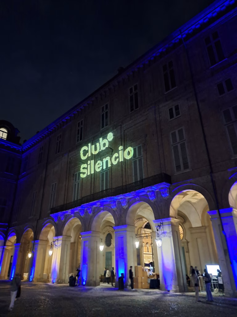 Vendemmia Reale 2025: l’evento di Torino Wine Week e Club Silencio tra Vino e Arte 7 Vendemmia Reale 2025: l’evento di Torino Wine Week e Club Silencio tra Vino e Arte