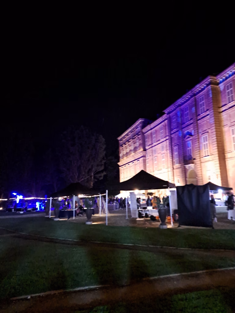 Vendemmia Reale 2025: l’evento di Torino Wine Week e Club Silencio tra Vino e Arte 8 Vendemmia Reale 2025: l’evento di Torino Wine Week e Club Silencio tra Vino e Arte