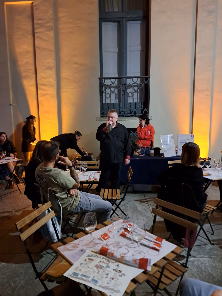 Vendemmia Reale 2025: l’evento di Torino Wine Week e Club Silencio tra Vino e Arte 9 Vendemmia Reale 2025: l’evento di Torino Wine Week e Club Silencio tra Vino e Arte