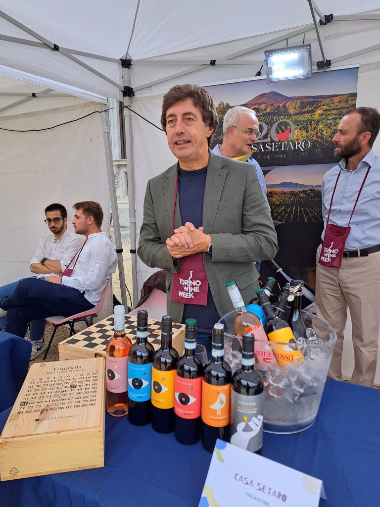 Vendemmia Reale 2025: l’evento di Torino Wine Week e Club Silencio tra Vino e Arte 19 Vendemmia Reale 2025: l’evento di Torino Wine Week e Club Silencio tra Vino e Arte