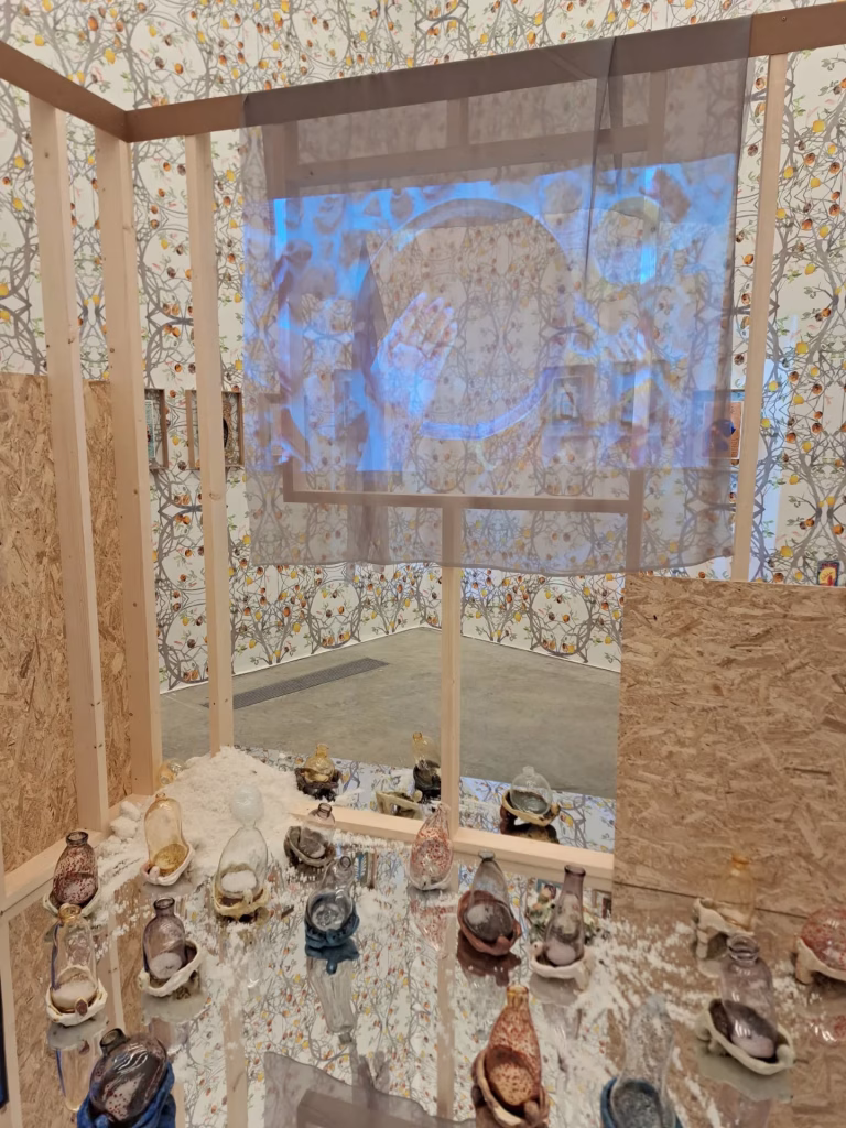 "Push the Limits 2" alla Fondazione Merz di Torino: l’arte davanti alla guerra, dal 27 ottobre 2025 al 1° febbraio 2026 9 "Push the Limits 2" alla Fondazione Merz di Torino: l’arte davanti alla guerra, dal 27 ottobre 2025 al 1° febbraio 2026