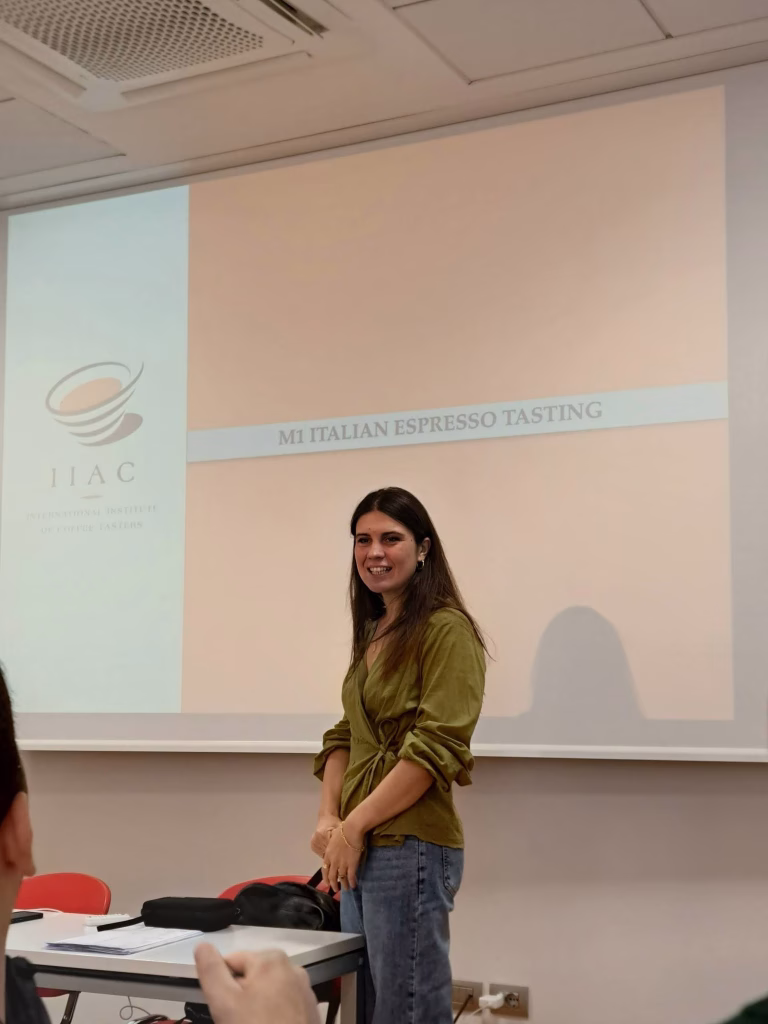 Dalla torrefazione all’analisi sensoriale: da Costadoro il percorso verso il certificato IIAC Italian Espresso Tasting M1 26 Dalla torrefazione all’analisi sensoriale: da Costadoro il percorso verso il certificato IIAC Italian Espresso Tasting M1