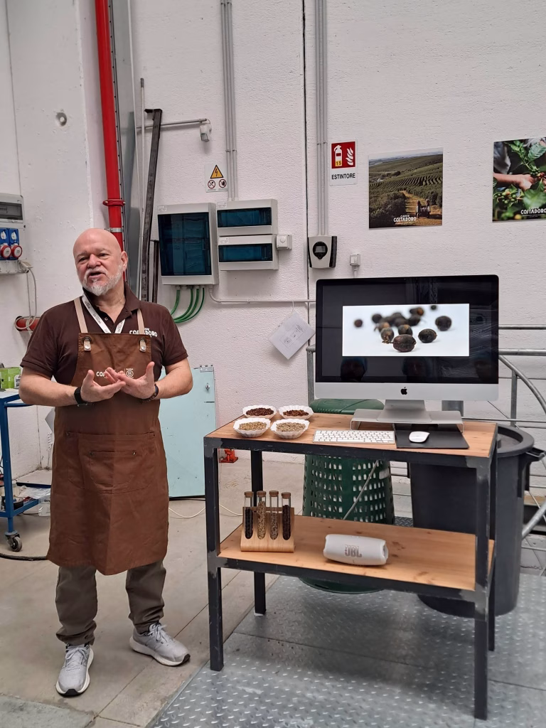 Dalla torrefazione all’analisi sensoriale: da Costadoro il percorso verso il certificato IIAC Italian Espresso Tasting M1 14 Dalla torrefazione all’analisi sensoriale: da Costadoro il percorso verso il certificato IIAC Italian Espresso Tasting M1