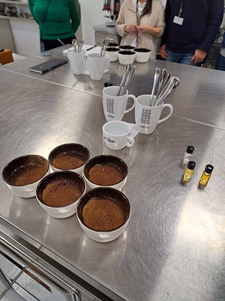Dalla torrefazione all’analisi sensoriale: da Costadoro il percorso verso il certificato IIAC Italian Espresso Tasting M1 22 Dalla torrefazione all’analisi sensoriale: da Costadoro il percorso verso il certificato IIAC Italian Espresso Tasting M1