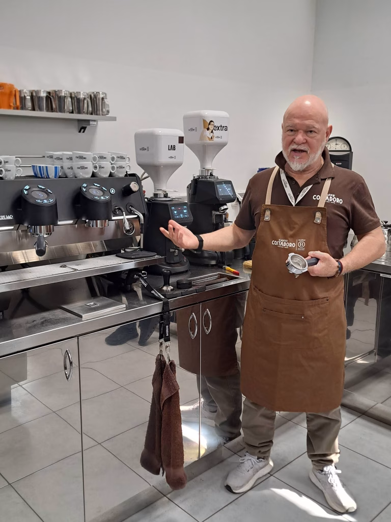 Dalla torrefazione all’analisi sensoriale: da Costadoro il percorso verso il certificato IIAC Italian Espresso Tasting M1 17 Dalla torrefazione all’analisi sensoriale: da Costadoro il percorso verso il certificato IIAC Italian Espresso Tasting M1