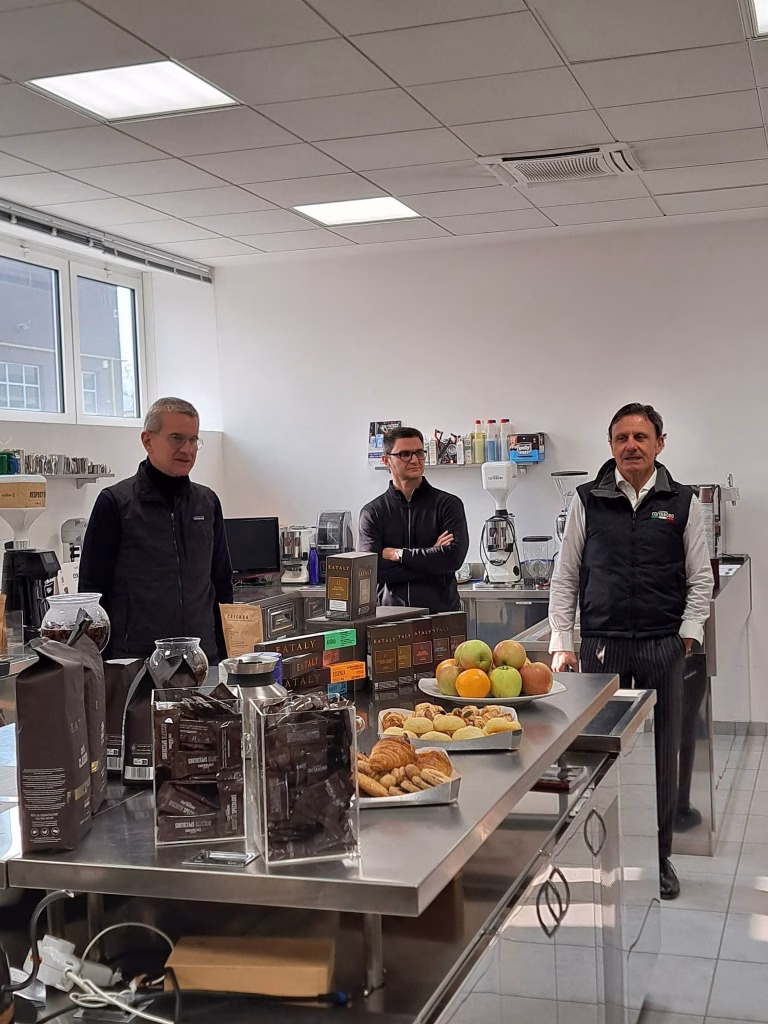 Dalla torrefazione all’analisi sensoriale: da Costadoro il percorso verso il certificato IIAC Italian Espresso Tasting M1 16 Dalla torrefazione all’analisi sensoriale: da Costadoro il percorso verso il certificato IIAC Italian Espresso Tasting M1