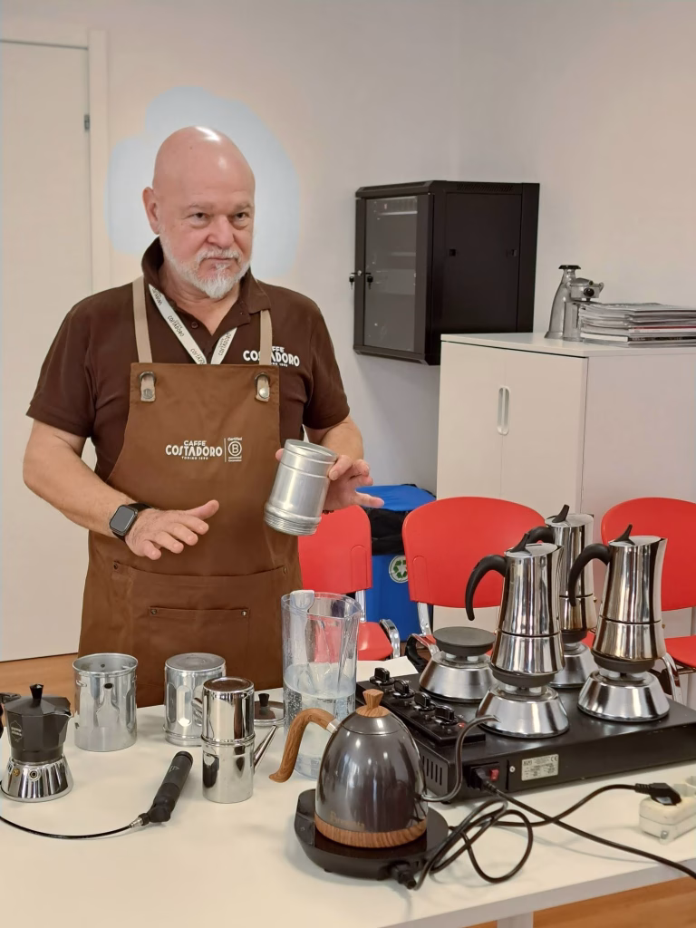 Dalla torrefazione all’analisi sensoriale: da Costadoro il percorso verso il certificato IIAC Italian Espresso Tasting M1 19 Dalla torrefazione all’analisi sensoriale: da Costadoro il percorso verso il certificato IIAC Italian Espresso Tasting M1