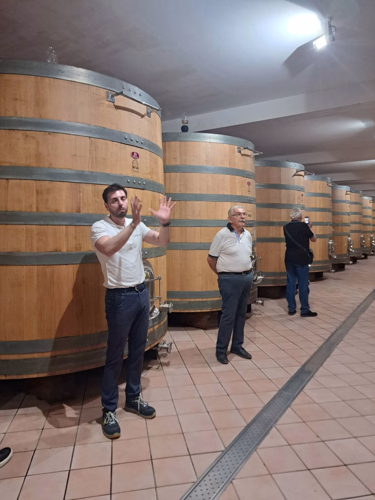 Gino Veronelli cento anni dopo: a Terre del Barolo l’incontro "L’uomo è nato per festeggiare la vita" 18 Gino Veronelli cento anni dopo: a Terre del Barolo l’incontro "L’uomo è nato per festeggiare la vita"