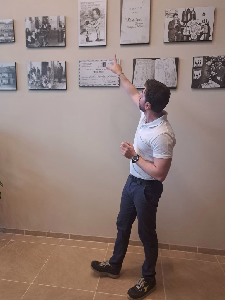 Gino Veronelli cento anni dopo: a Terre del Barolo l’incontro "L’uomo è nato per festeggiare la vita" 2 Gino Veronelli cento anni dopo: a Terre del Barolo l’incontro "L’uomo è nato per festeggiare la vita"