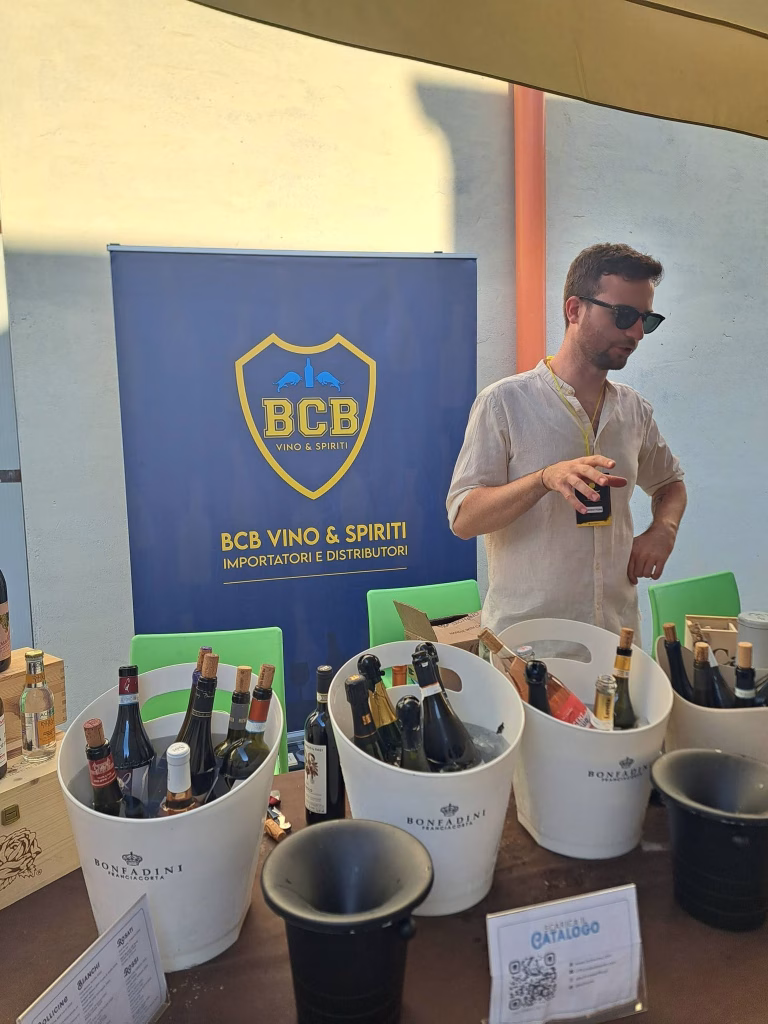UWE &ndash; Unconventional Wine (& Spirits) Emotion 2026 a Villa Guelpa tra produttori, sapori e Club Tenco