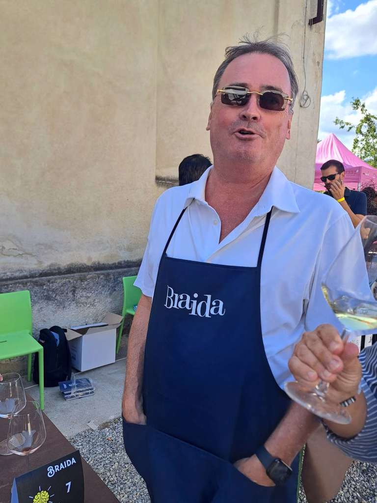 UWE &ndash; Unconventional Wine (& Spirits) Emotion 2026 a Villa Guelpa tra produttori, sapori e Club Tenco