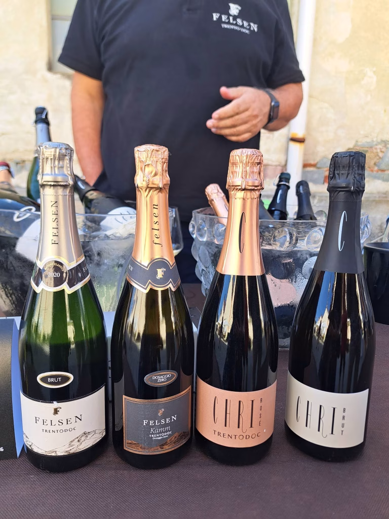 UWE &ndash; Unconventional Wine (& Spirits) Emotion 2026 a Villa Guelpa tra produttori, sapori e Club Tenco
