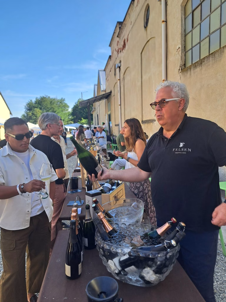 UWE &ndash; Unconventional Wine (& Spirits) Emotion 2026 a Villa Guelpa tra produttori, sapori e Club Tenco