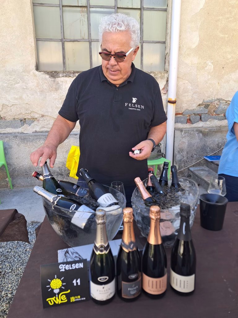 UWE &ndash; Unconventional Wine (& Spirits) Emotion 2026 a Villa Guelpa tra produttori, sapori e Club Tenco