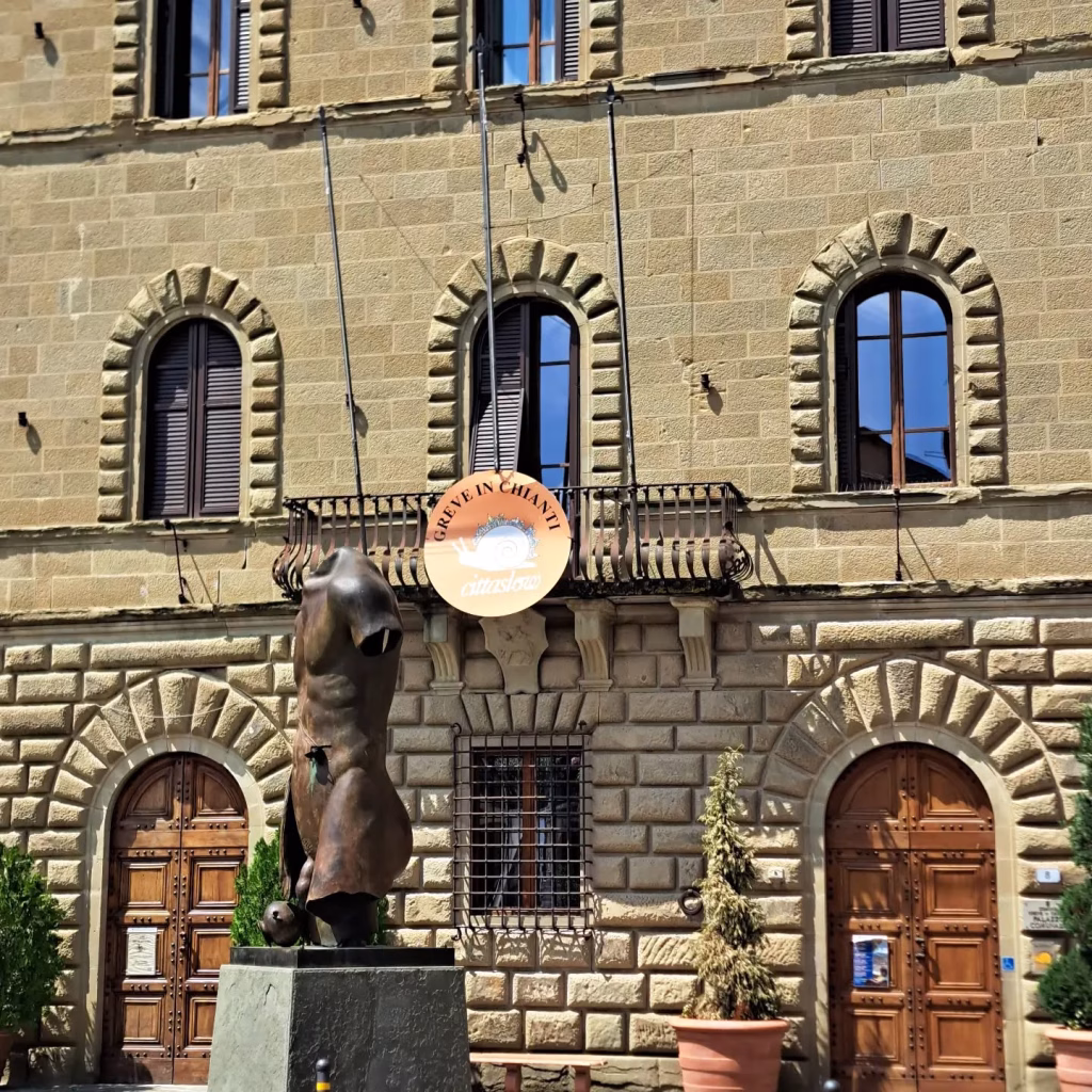 Greve in Chianti, dalla piazza del mercatale alle cantine sotterranee e alle mura di Montefioralle 2 Greve in Chianti, dalla piazza del mercatale alle cantine sotterranee e alle mura di Montefioralle