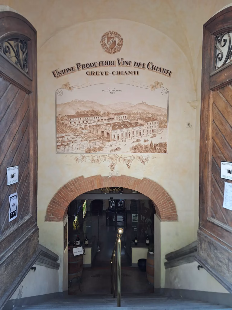 Greve in Chianti, dalla piazza del mercatale alle cantine sotterranee e alle mura di Montefioralle 4 Greve in Chianti, dalla piazza del mercatale alle cantine sotterranee e alle mura di Montefioralle
