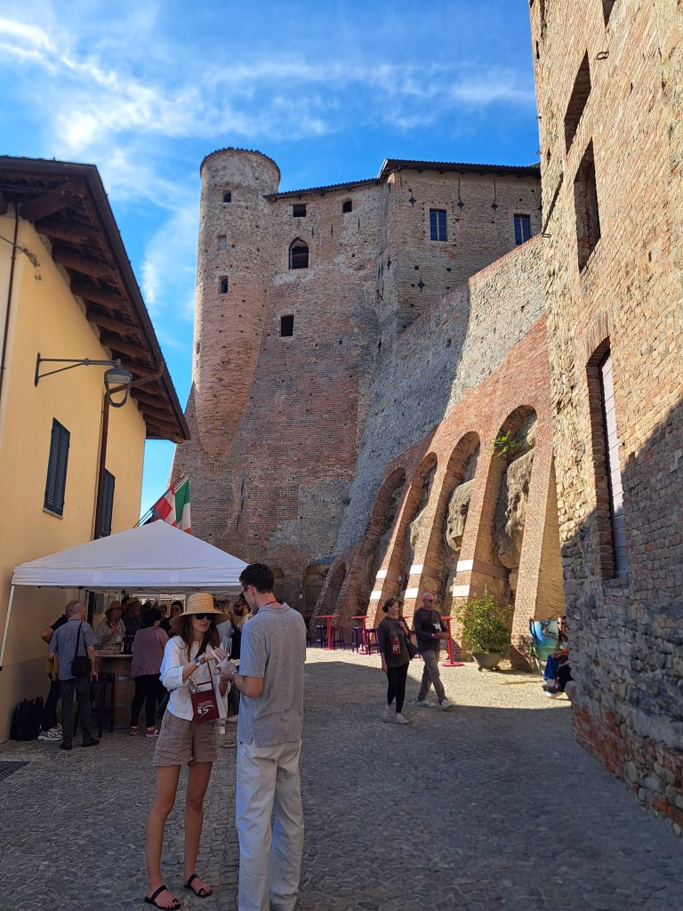 Io, Barolo 2026, dal Salotto del Ventennale ai banchi d’assaggio nel borgo, 12 settembre 2026 13 Io, Barolo 2026, dal Salotto del Ventennale ai banchi d’assaggio nel borgo, 12 settembre 2026