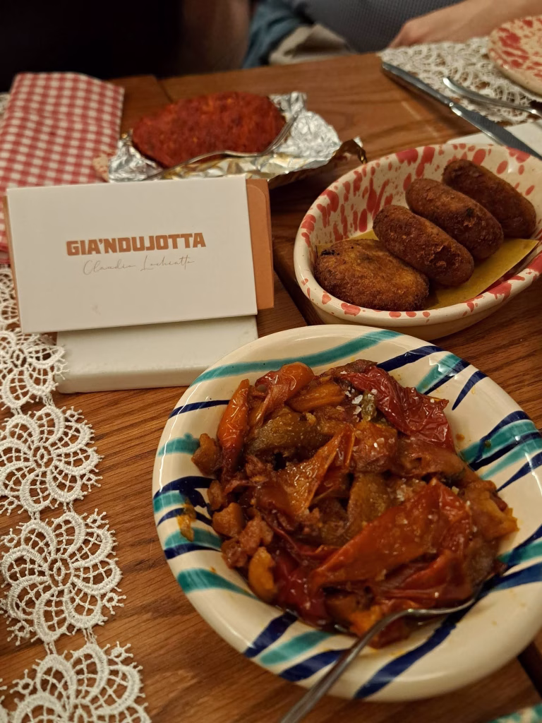 L’Uliveto, a Torino la Calabria di Claudio Lochiatto tra maccarruna, ’nduja e ricordi di casa