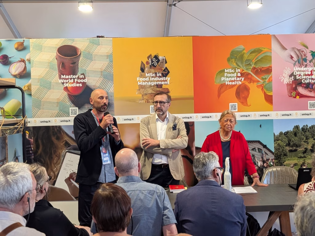 Vermouth dell’Agenzia, Cocchi e Banca del Vino rendono omaggio a Paolo Francesco Staglieno 1 FEDERICO PIEMONTE - ROBERTO BAVA - GIUSI MAINARDI