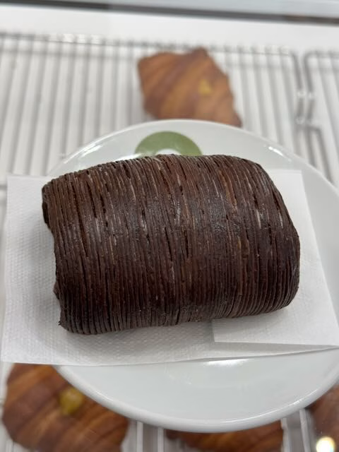 Genui, a Torino la pasticceria dove la forma diventa racconto 3 Genui Torino