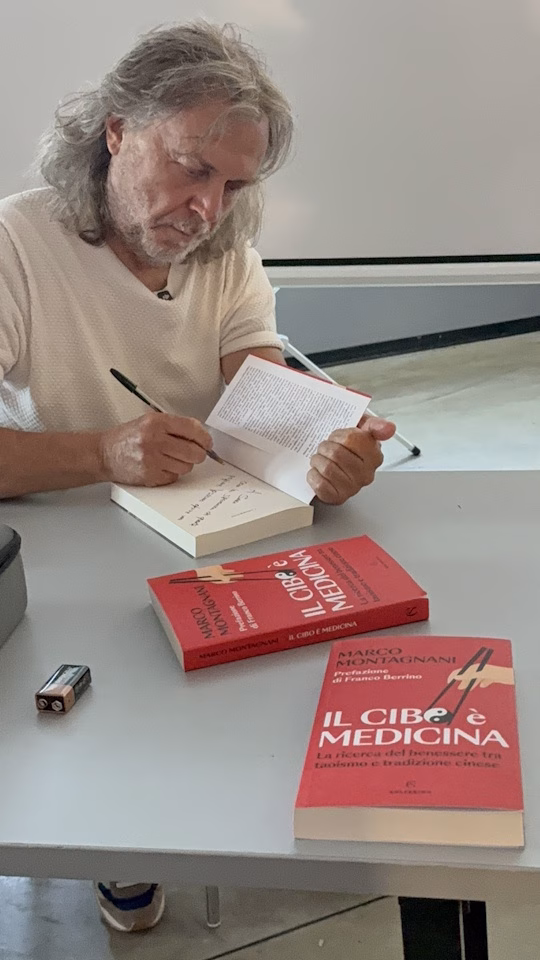 Marco Montagnani firma "Il cibo è medicina", un libro tra alimentazione, taoismo e ascolto del corpo 1 Marco Montagnani - Il Cibo è Medicina
