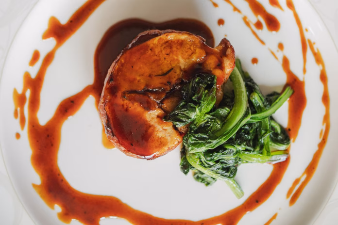 Rollè di faraona farcita col suo fegato, salsa al Vin Santo e bietole