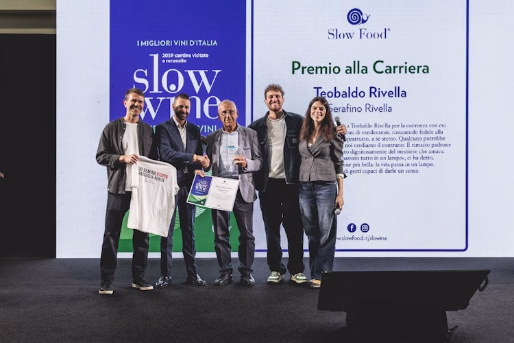 Slow Wine 2027, presentata a Milano la nuova guida: 2.059 cantine, 168 nuovi ingressi e tutti i vincitori dei sette premi speciali 2 Slow Wine - Presentazione Guida Slow Wine - Yume Vision - Michele Purin Comunicato