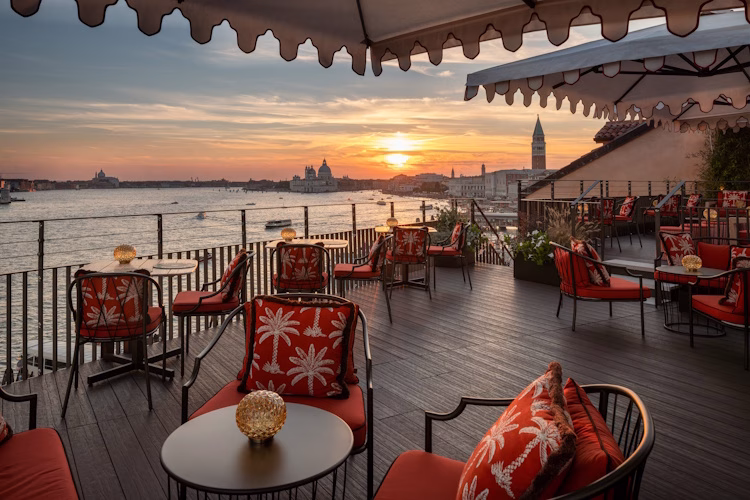 Festa del Redentore 2026 a Venezia: due tavole con vista sulla notte più attesa della Laguna 2 Tramonto Terrazza Gabrielli - Starhotels - Hotel Gabrielli