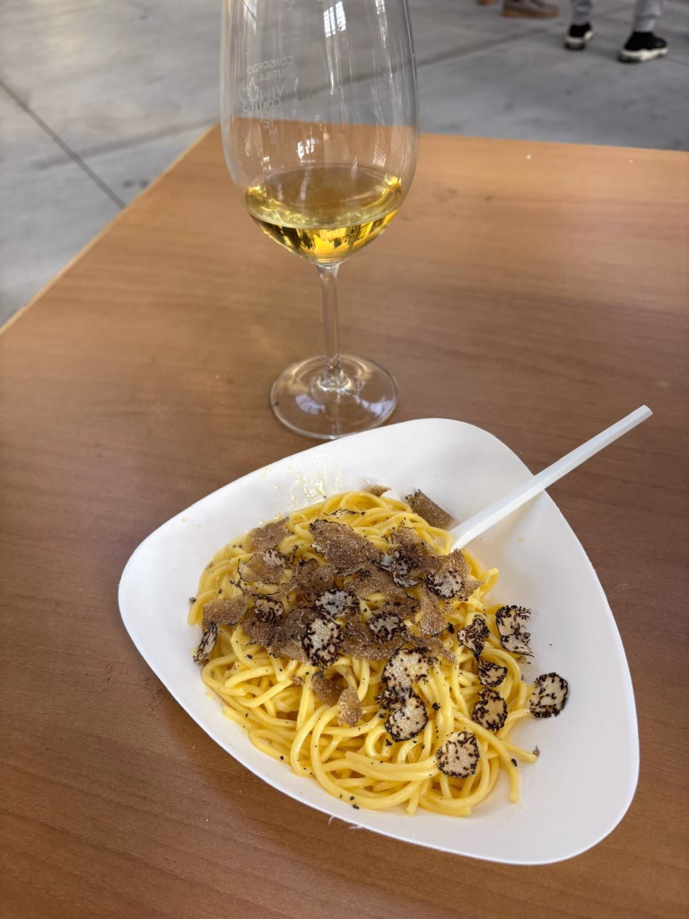 Tortona, il Timorasso incontra il Tartufo: successo per la seconda edizione di "Derthona & Trufle 2025" 22 Tortona, il Timorasso incontra il Tartufo: successo per la seconda edizione di "Derthona & Trufle 2025"