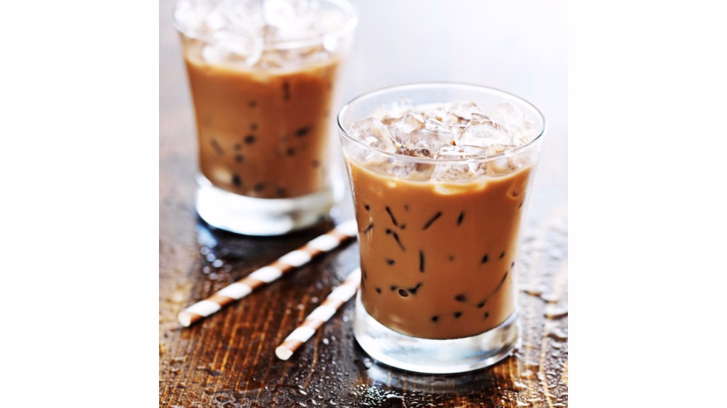 Il rito del Caffè non va in Vacanza: gusti e passioni sotto il sole 2 iced coffee