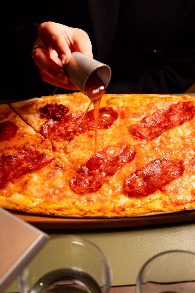 World Pizza Day 2026: indirizzi e stili dell’arte bianca tra Milano e Roma 2 AMAMI E AMAMI ANCORA