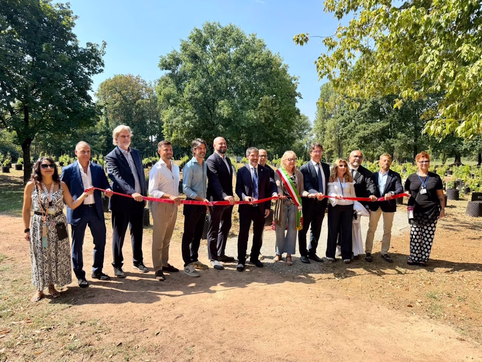 Rivìtere, all’ospedale San Luigi Gonzaga di Orbassano nasce la prima vigna terapeutica in una struttura pubblica italiana 1 taglio del nastro - Rivìtere - ospedale San Luigi Gonzaga di Orbassano