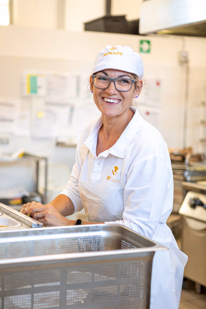 "Senape", la cucina sociale di Germoglio cresce nel banqueting e raggiunge i 3.000 pasti al giorno 1 La cooperativa sociale Germoglio - progetto “Senape – Sapori di inclusione”